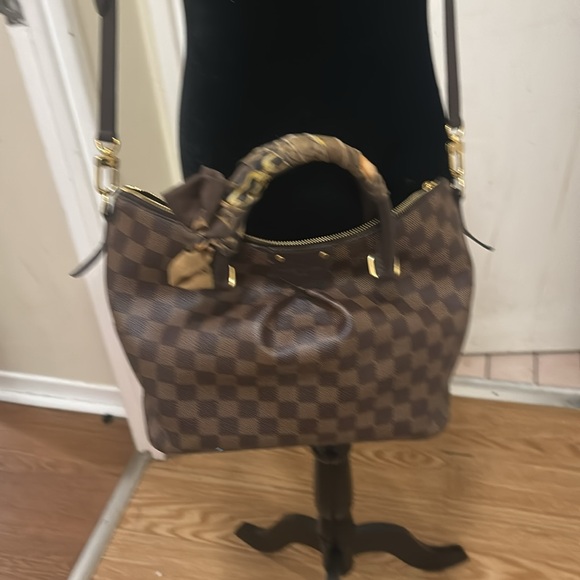 $SOLD$ 1️⃣3️⃣0️⃣0️⃣ used authentic Louis Vuitton bag - Picture 2 of 6